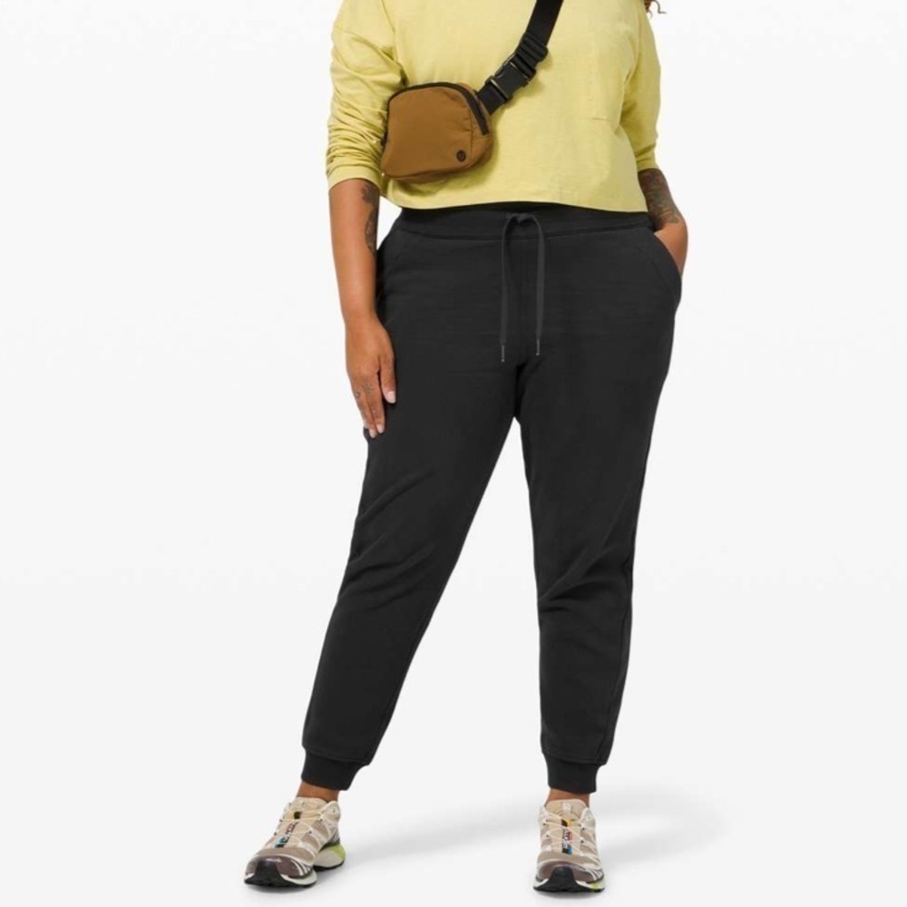 Lululemon Scuba Jogger
Black
